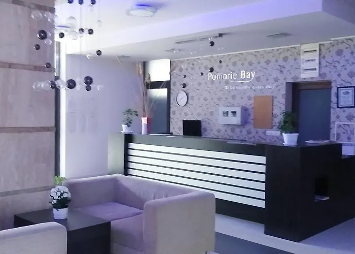 Апартаменти В Поморие Комплекс На Първа Линия Плаж Lägenhet Pomorie