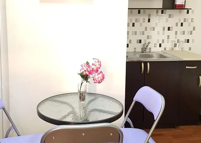 Апартаменти В Поморие Комплекс На Първа Линия Плаж アパート *