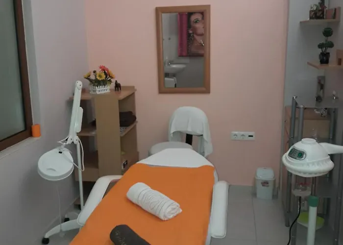 Апартаменти В Поморие Комплекс На Първа Линия Плаж * ポモリエ