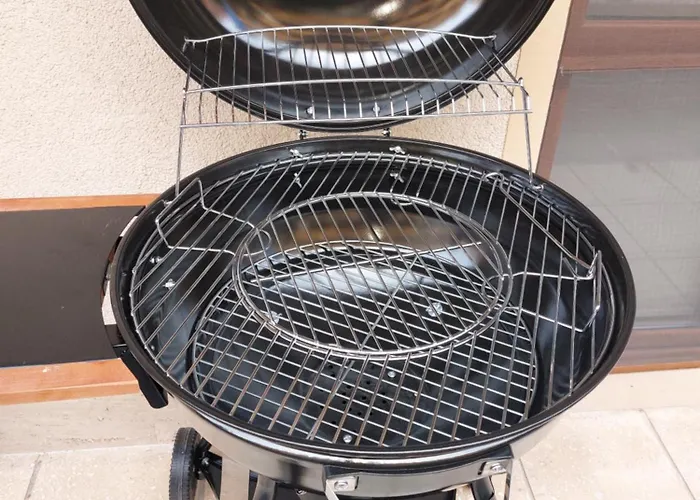 Апартаменти В Поморие Комплекс На Първа Линия Плаж アパート